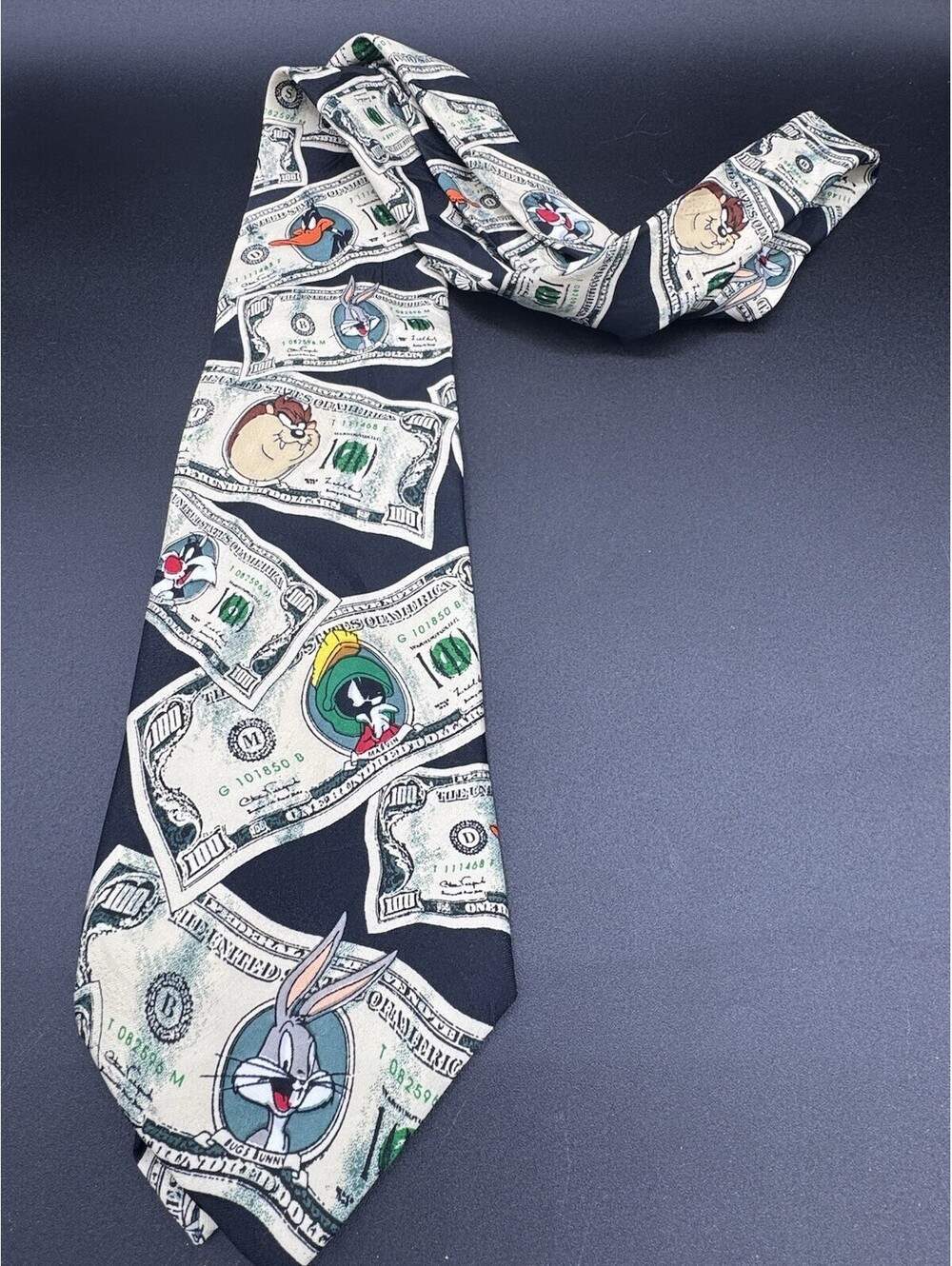 VTG Looney Tunes Mania $100 Bill Money Tie W/ Taz, Daffy, Bugs, Marvin Sylvester